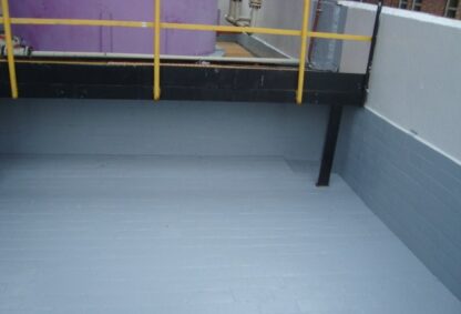 Posadzka żywiczna epoksydowa Rust Oleum 9100 farba na beton malowania garażu podłogi